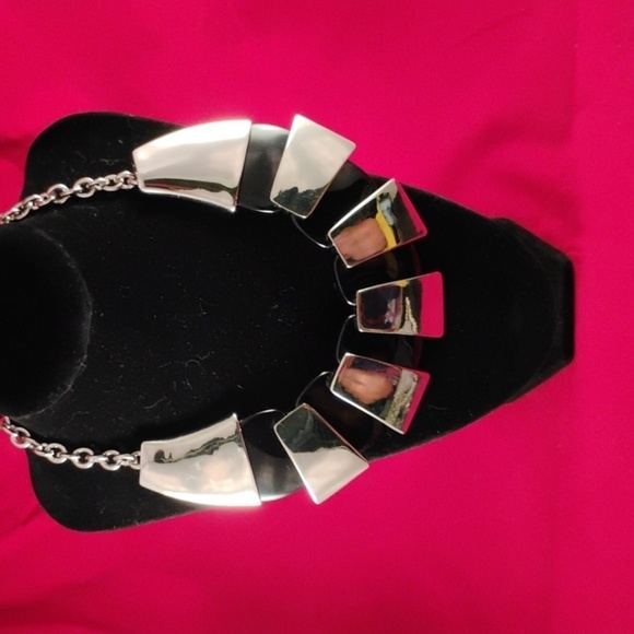 Black and Metal Necklace - Picture 1 of 4
